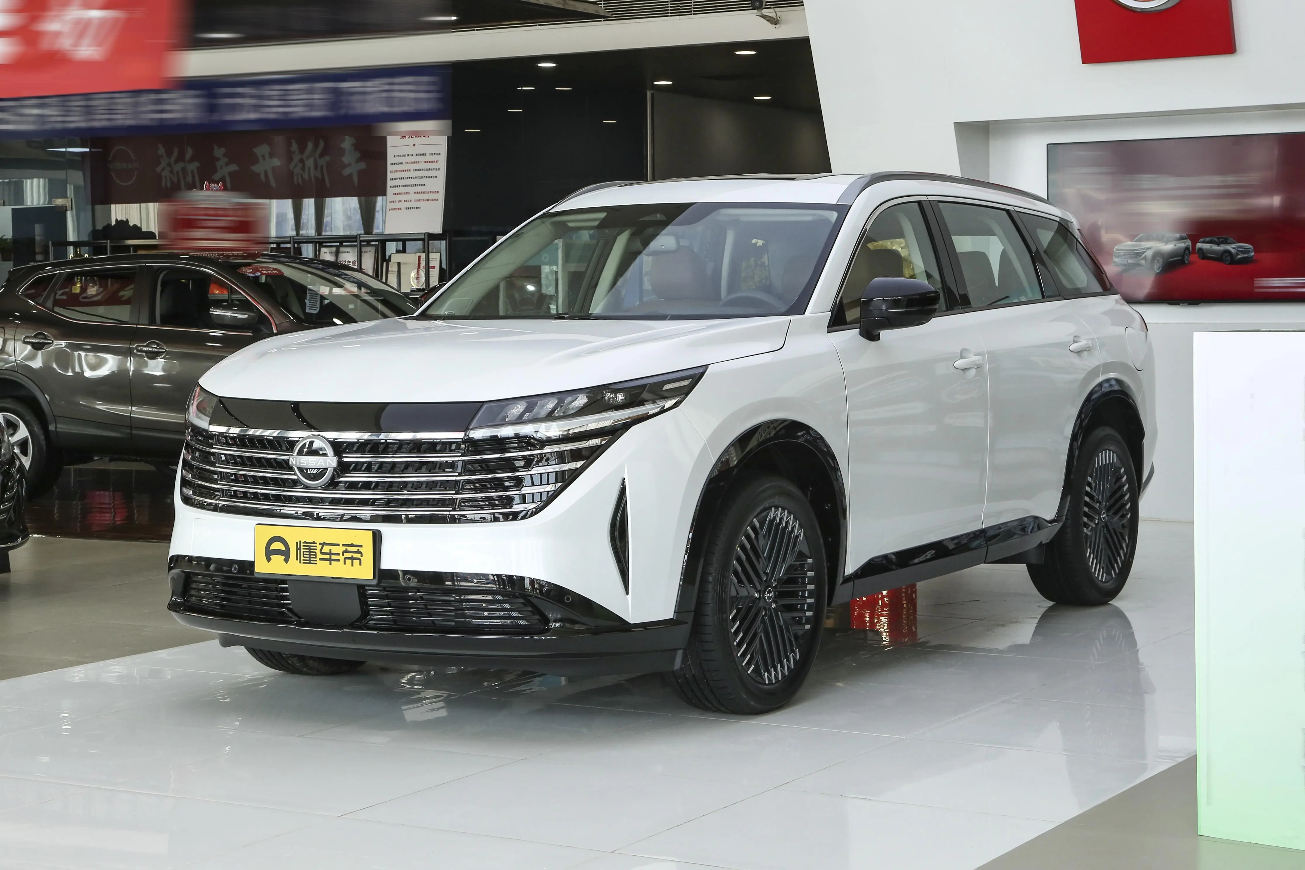 三排座的日产SUV，比汉兰达更大，全系2.0T+9AT，探陆怎么样？